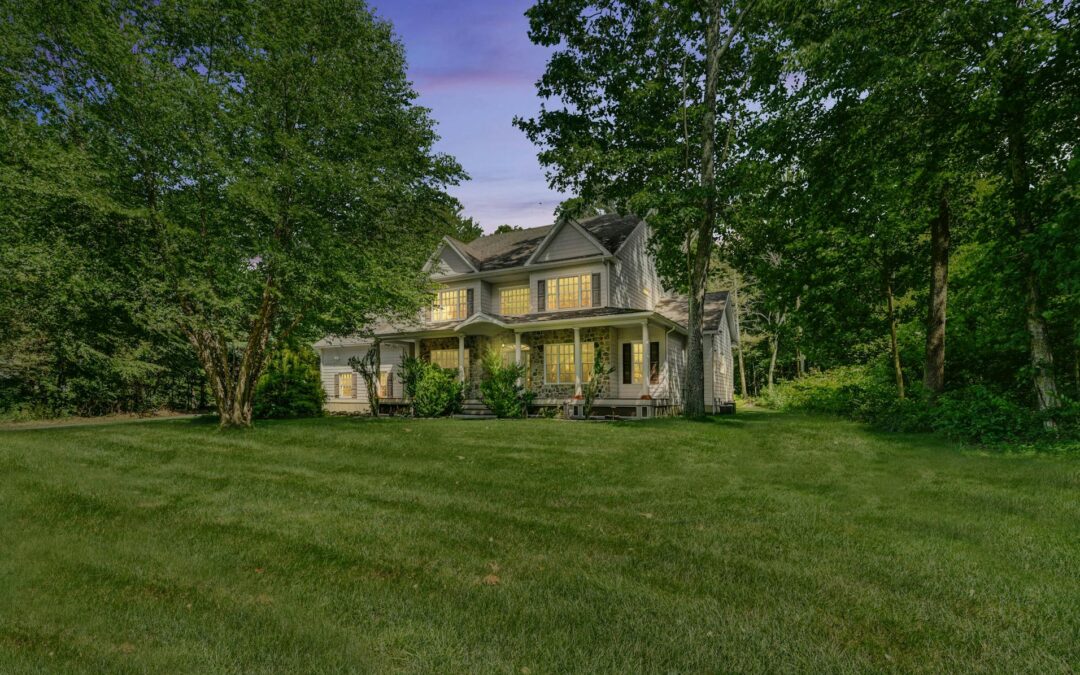 SPOTLIGHT TOUR FOR 9 Jem Woods Road Oxford, CT